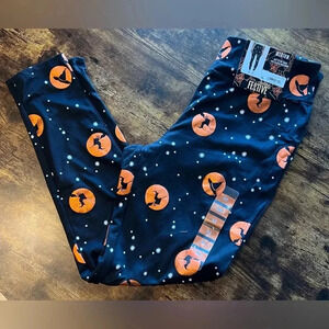 Feeling Festive | ladies jet black witch hats Halloween leggings. Size: M